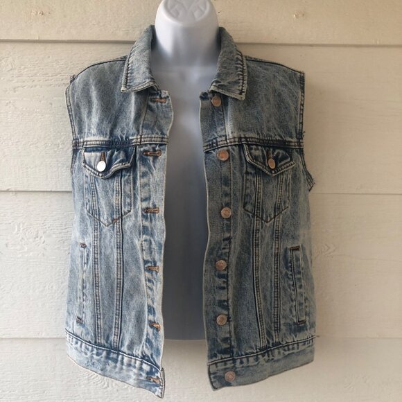 Forever 21 Jackets & Blazers - Forever 21 Sleeveless Button-Down Blue Denim Vest Size Small 100% Cotton